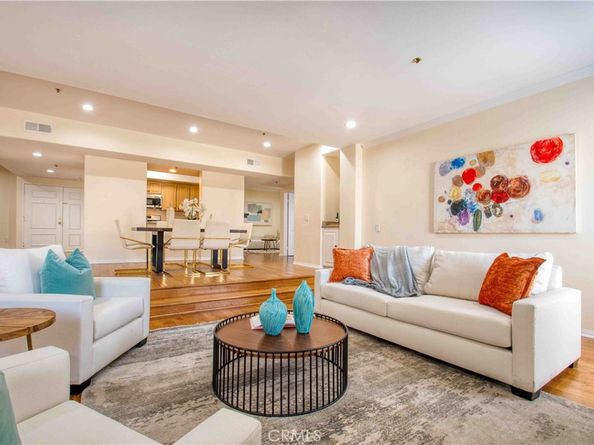 12011 Goshen 203, Los Angeles CA 90049
