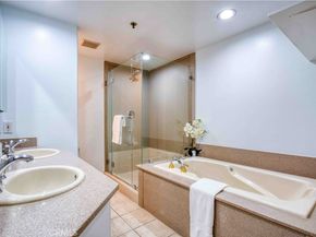 12011 Goshen 203, Los Angeles CA 90049