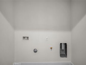 755 E 84th, Los Angeles CA 90001