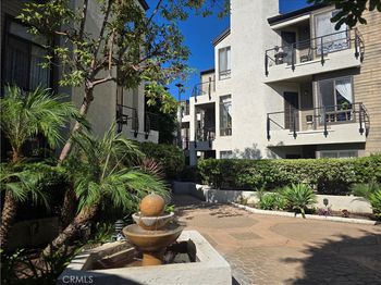 437 E Palm