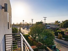 6082 W 18th Street, Los Angeles CA 90035