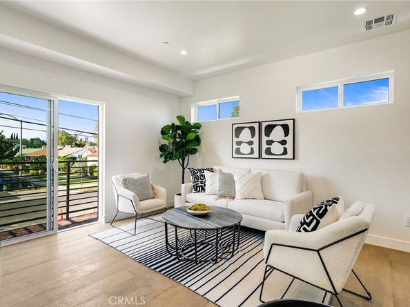 6082 W 18th Street, Los Angeles CA 90035