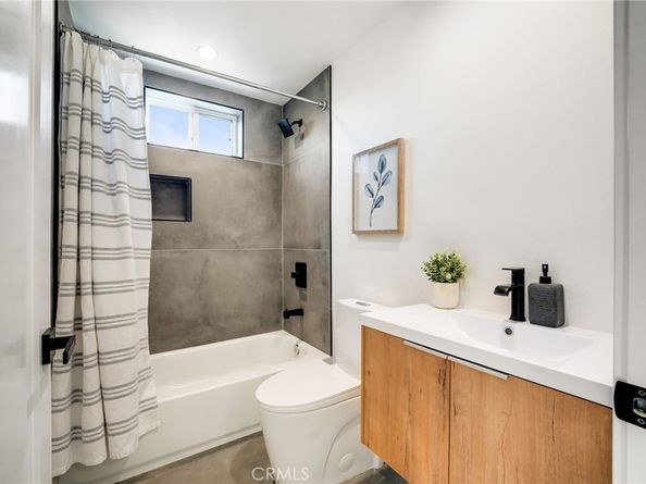 6082 W 18th Street, Los Angeles CA 90035