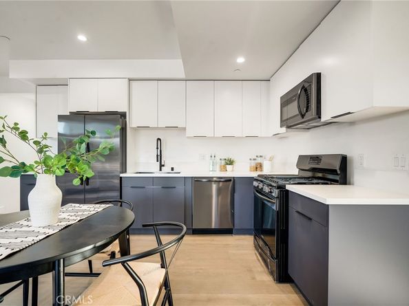 6082 W 18th Street, Los Angeles CA 90035