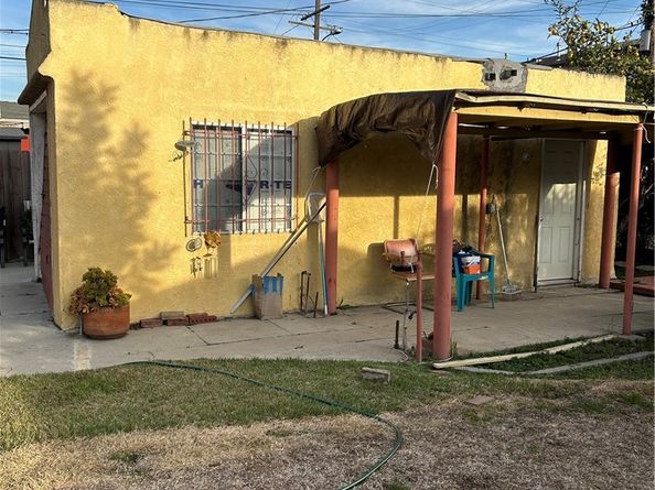 1014 E 84th st, Los Angeles CA 90001