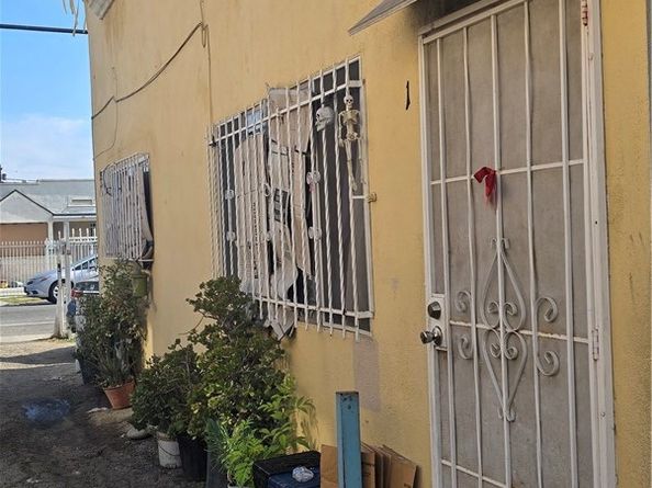 717 W 54th Street, Los Angeles CA 90037