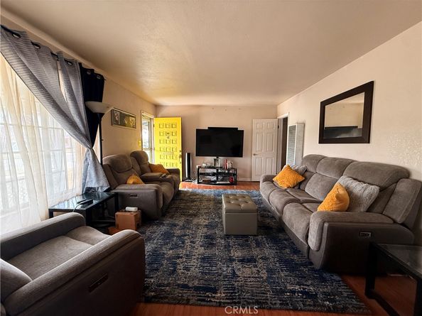 1519 W 111th St, Los Angeles CA 90047