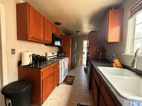 1519 W 111th St, Los Angeles CA 90047
