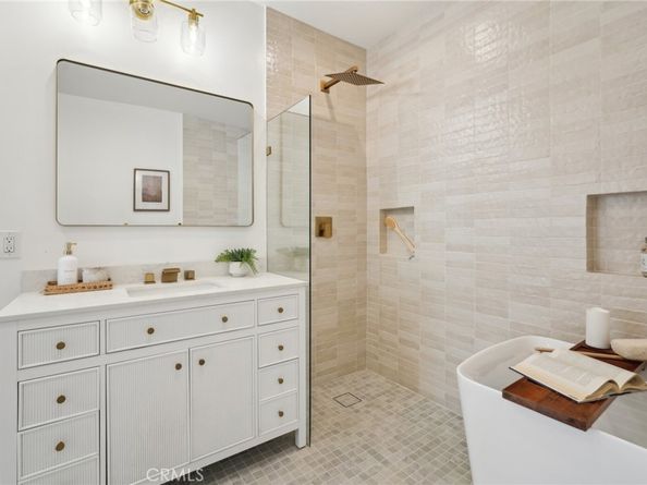 5449 S Victoria Avenue, Los Angeles CA 90043