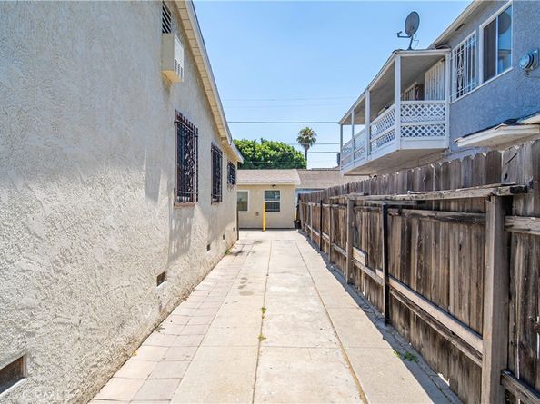 1142 E Century Boulevard, Los Angeles CA 90002