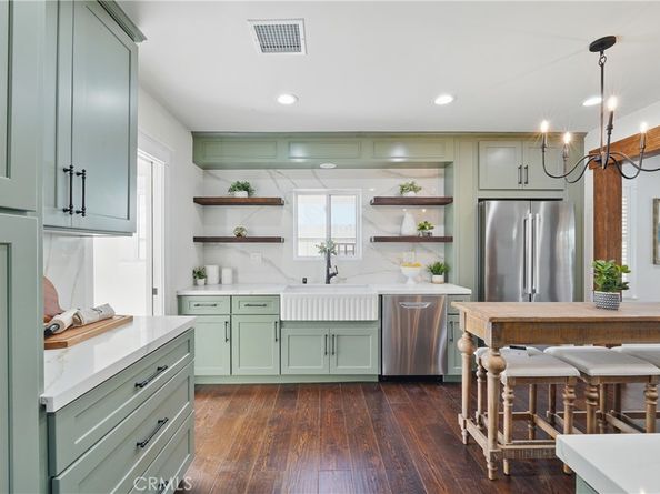 2111 S Bronson Ave, Los Angeles CA 90018