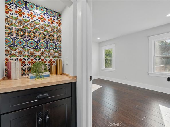 2111 S Bronson Ave, Los Angeles CA 90018