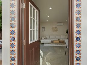 2111 S Bronson Ave, Los Angeles CA 90018