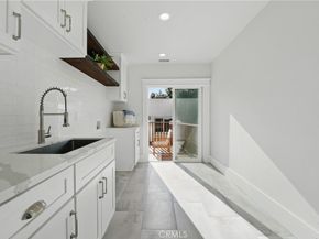 2111 S Bronson Ave, Los Angeles CA 90018