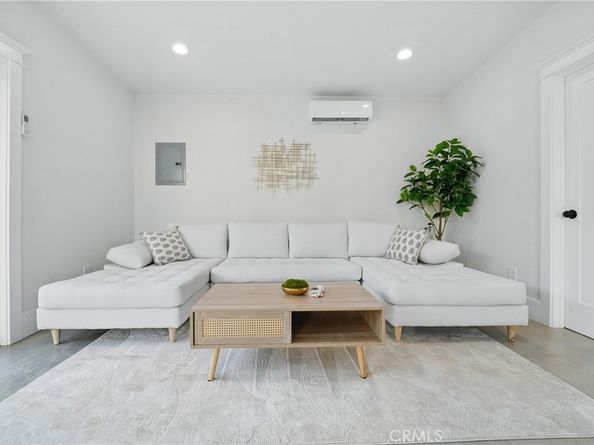 2111 S Bronson Ave, Los Angeles CA 90018