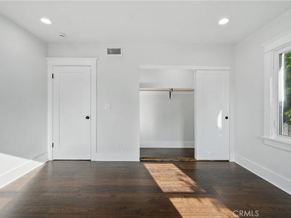 2111 S Bronson Ave, Los Angeles CA 90018