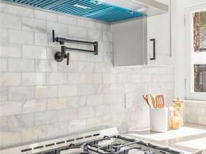 1720 S Kingsley, Los Angeles CA 90006