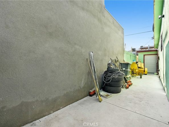 2930 W Florence, Los Angeles CA 90043