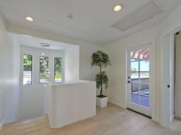 3040 Tennyson St, San Diego CA 92106