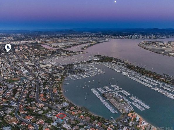 3040 Tennyson St, San Diego CA 92106