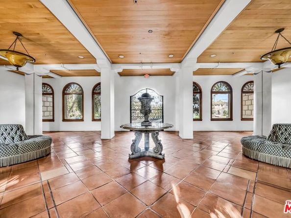 109 N Sycamore Avenue 102, Los Angeles CA 90036