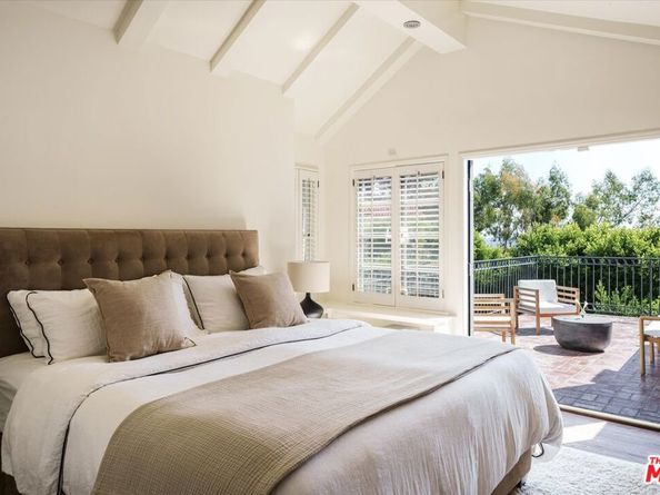 7064 La Presa Drive, Los Angeles CA 90068