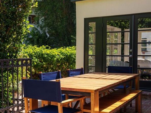 7064 La Presa Drive, Los Angeles CA 90068