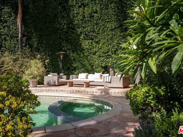 7064 La Presa Drive, Los Angeles CA 90068