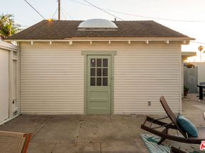 818 Palms Boulevard, Venice CA 90291