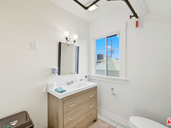 522 W Vernon Avenue, Los Angeles CA 90037