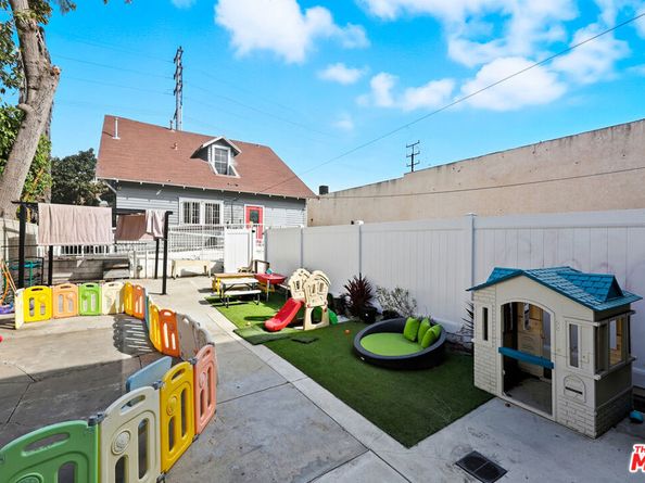 522 W Vernon Avenue, Los Angeles CA 90037