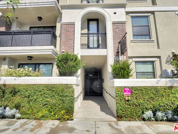 10455 Magnolia Boulevard, North Hollywood CA 91601