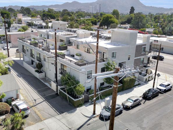 10455 Magnolia Boulevard, North Hollywood CA 91601