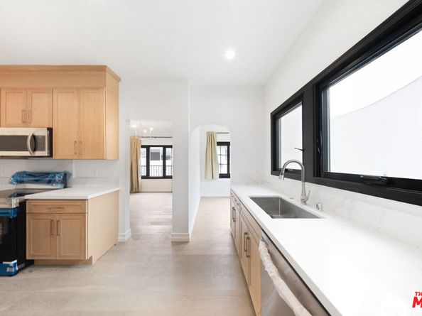 1005 N Genesee Avenue, West Hollywood CA 90046
