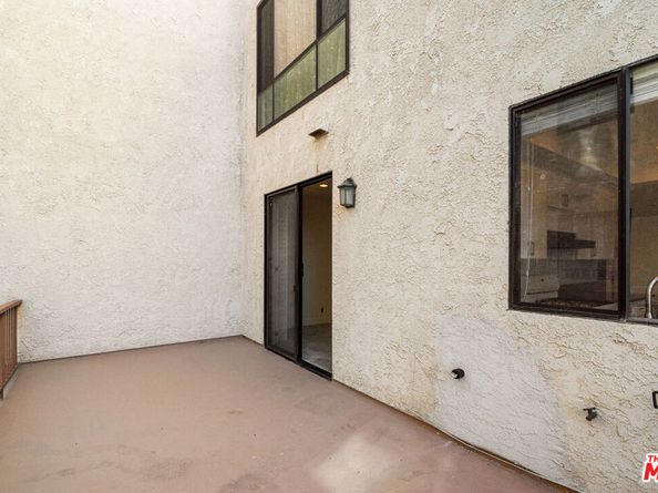 4454 Ventura Canyon Avenue 103, Sherman Oaks CA 91423