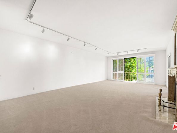 4454 Ventura Canyon Avenue 103, Sherman Oaks CA 91423