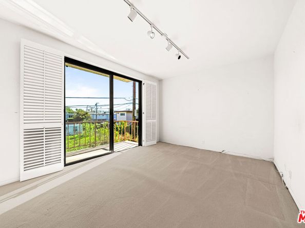 4454 Ventura Canyon Avenue 103, Sherman Oaks CA 91423