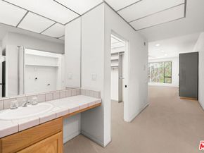 4454 Ventura Canyon Avenue 103, Sherman Oaks CA 91423