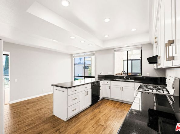 4454 Ventura Canyon Avenue 103, Sherman Oaks CA 91423