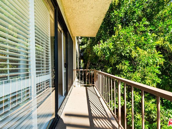 4454 Ventura Canyon Avenue 103, Sherman Oaks CA 91423