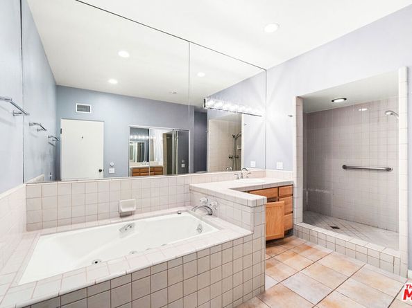 4454 Ventura Canyon Avenue 103, Sherman Oaks CA 91423