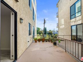 4454 Ventura Canyon Avenue 103, Sherman Oaks CA 91423