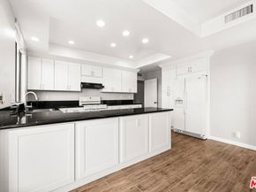 4454 Ventura Canyon Avenue 103, Sherman Oaks CA 91423