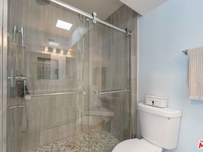 933 11th Street 21, Santa Monica CA 90403