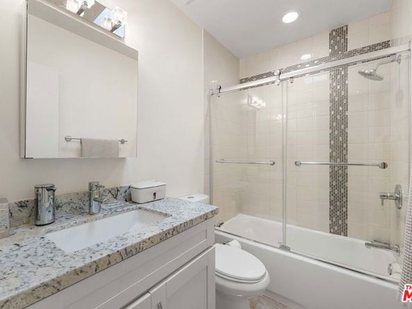 933 11th Street 21, Santa Monica CA 90403