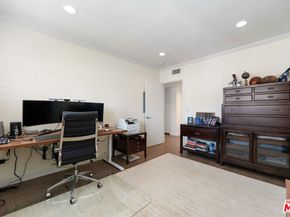 933 11th Street 21, Santa Monica CA 90403