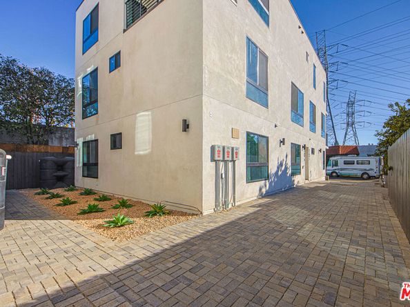 5707 Auckland Avenue, North Hollywood CA 91601