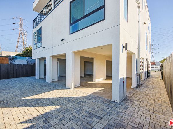 5707 Auckland Avenue, North Hollywood CA 91601