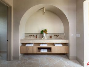 11746 La Maida Street, Valley Village CA 91607