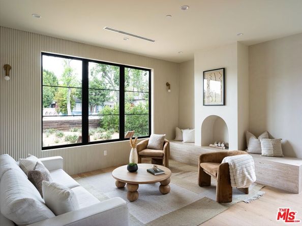 11746 La Maida Street, Valley Village CA 91607